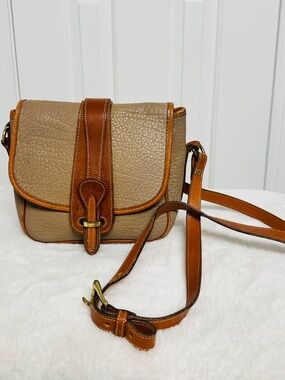 Dooney & Bourke Leather Crossbody Bag – Classic Vintage Style